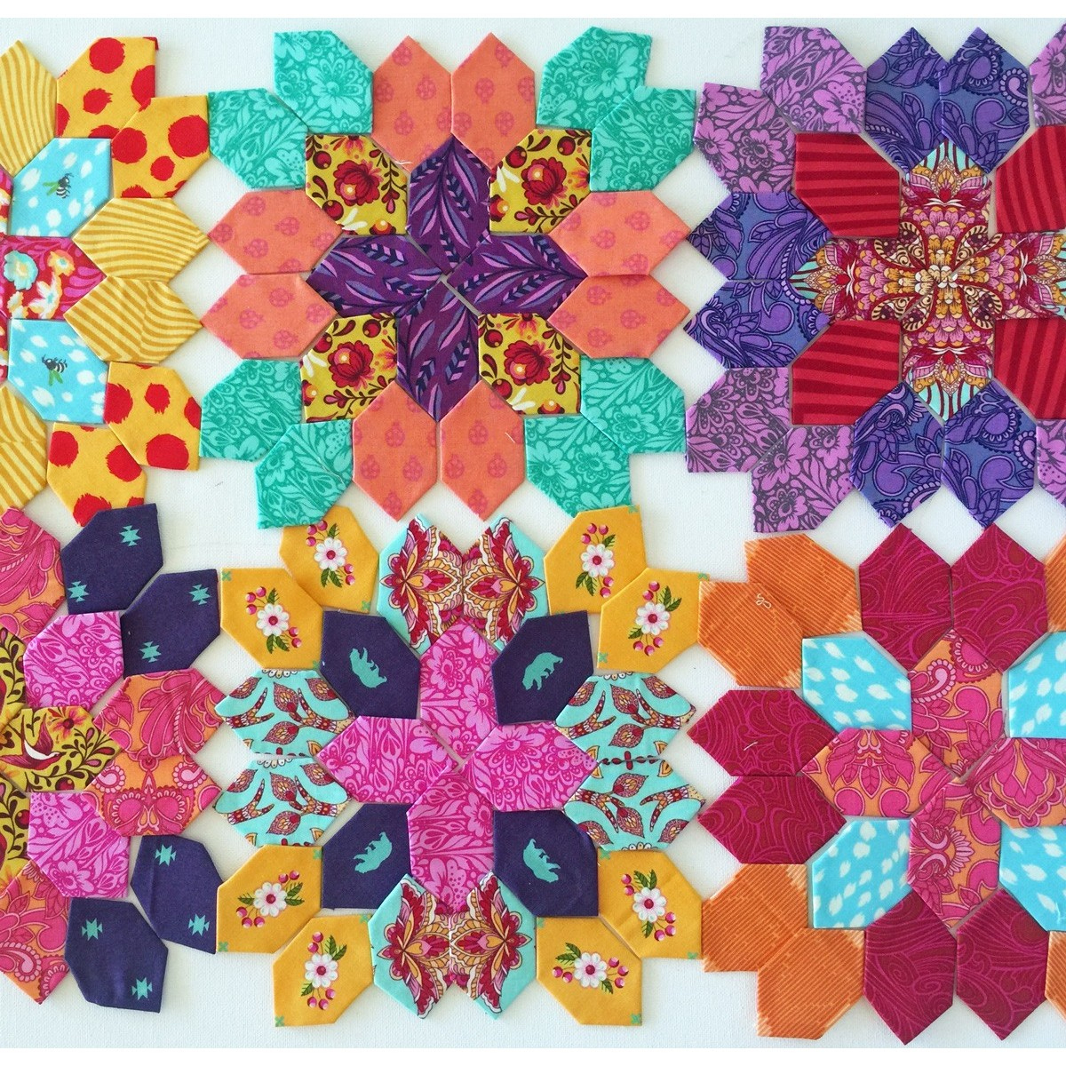 Lucy Boston Patchwork Of The Crosses Basic Block 1 Inch Halo in Free Printable Lucy Boston Templates
